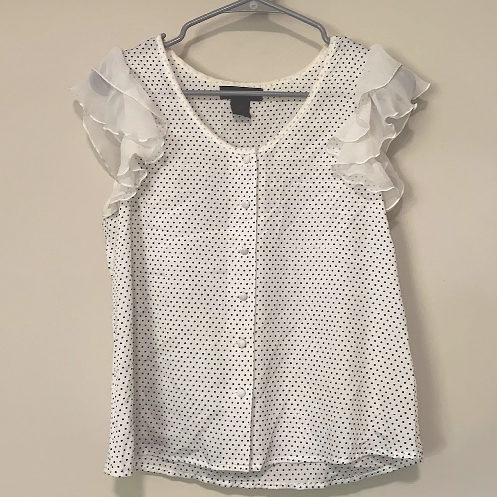 Cute polka dot top!